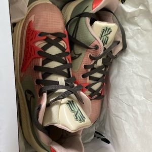 Nike Kyrie Low 4 basketball sneakers